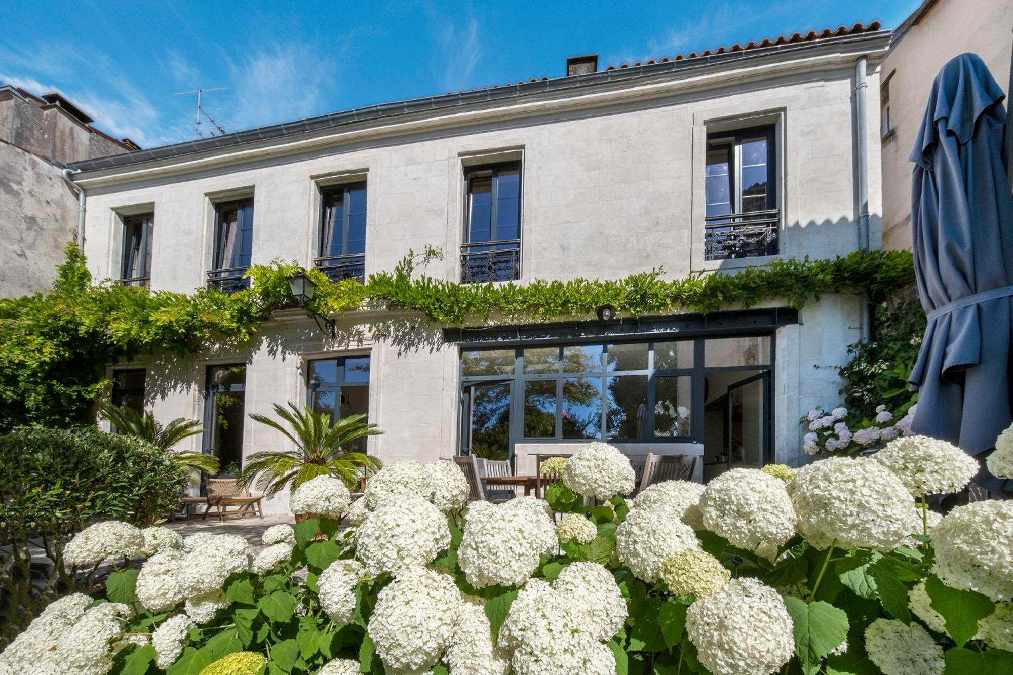 Escale Rochelaise, Gite Urbain Avec Spa Bain Nordique Et Sauna Tonneau La Rochelle  Dış mekan fotoğraf